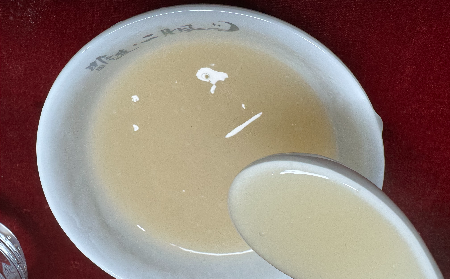 多少媽媽栽在輔導(dǎo)作業(yè)上！姥姥端來的一杯溫?zé)嵊袡C(jī)葛根粉，竟成了情緒 “滅火器”